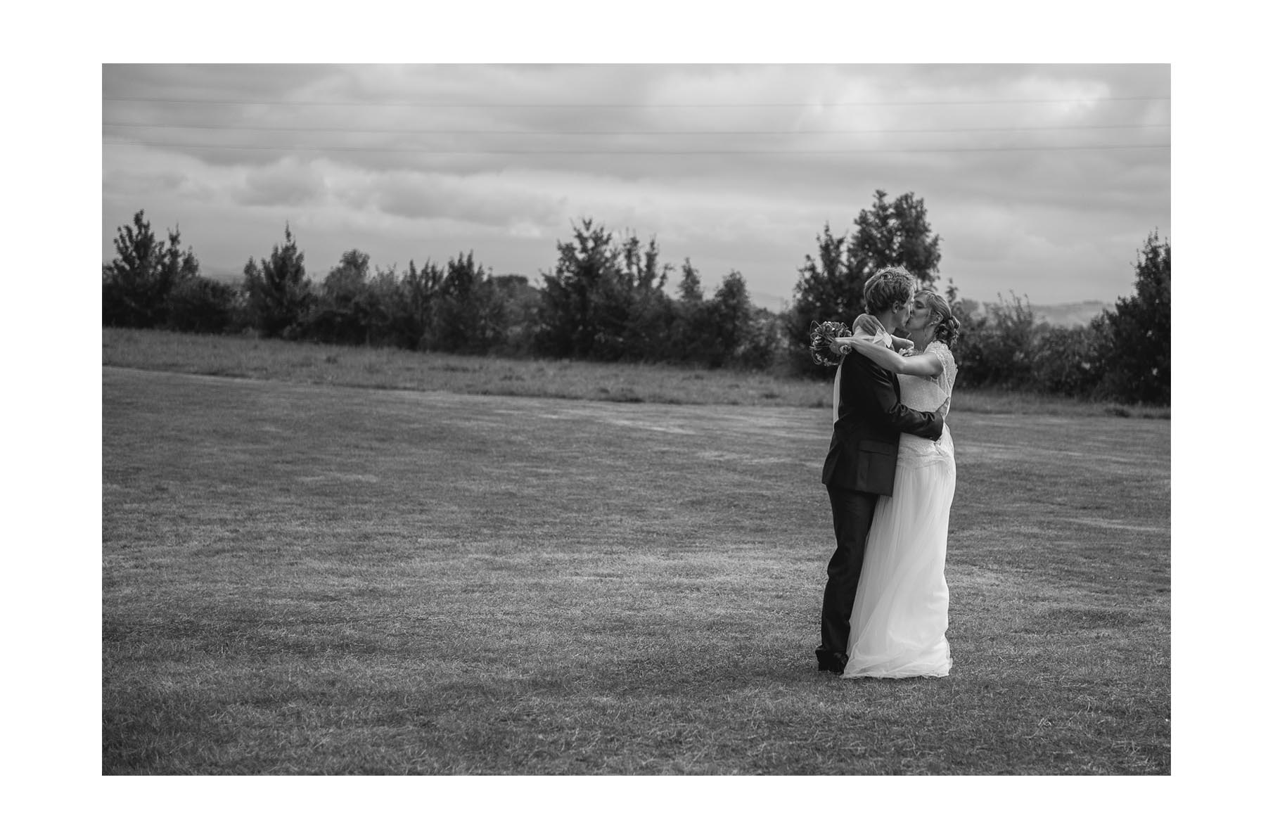 images de mariage, cérémonie civile en noir et blanc à Toulouse, haute garonne